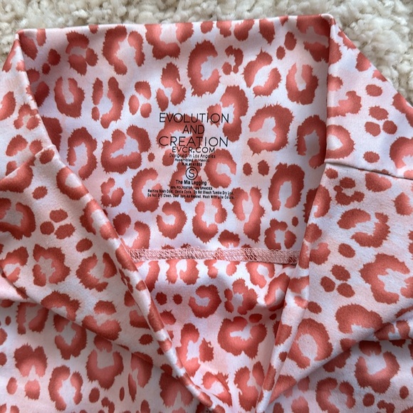 NWOT EVCR evolution and creation leggings & top set S valentine cheetah - Picture 7 of 9